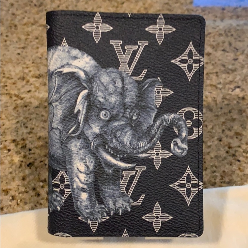 Louis Vuitton Chapman passport cover